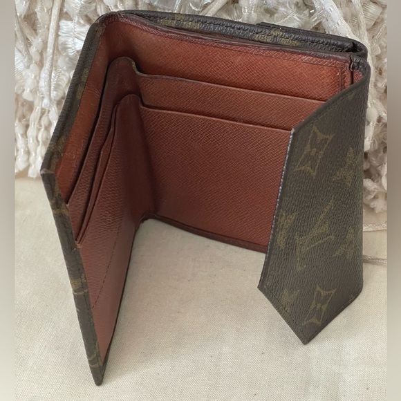 LOUIS VUITTON Monogram Elise Compact Wallet - Picture 8 of 13